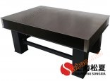 Table d'isolation vibratoire pour plate - forme optique de type SKG